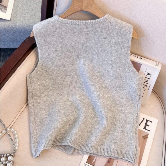 🤍 Duo Run Gray Knit Button Sweater Vest | Size L | NWT - Picture 3 of 6
